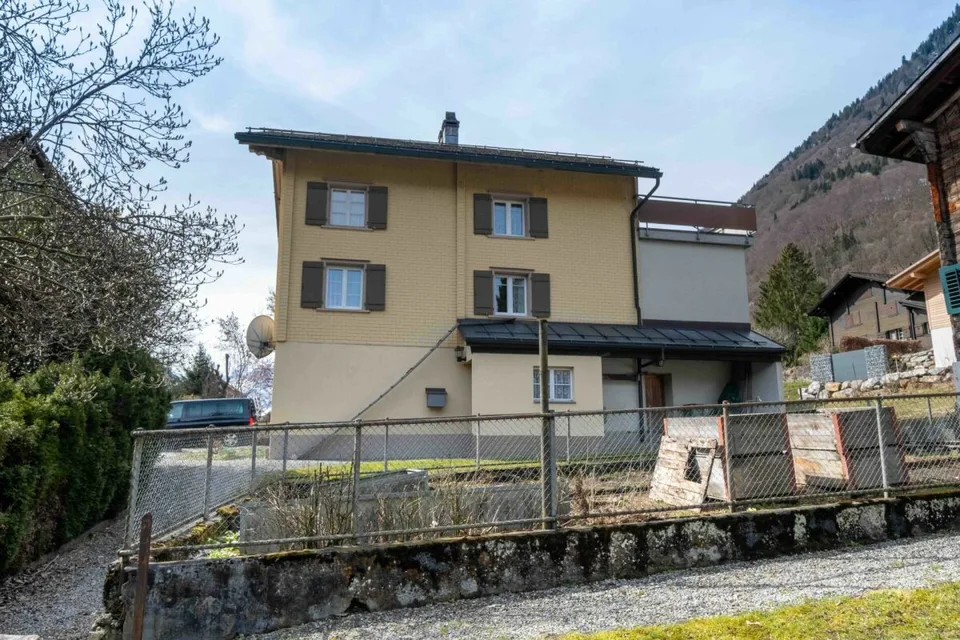 6.5-Zimmer Doppel-Einfamilienhaus in Nidfurn GL