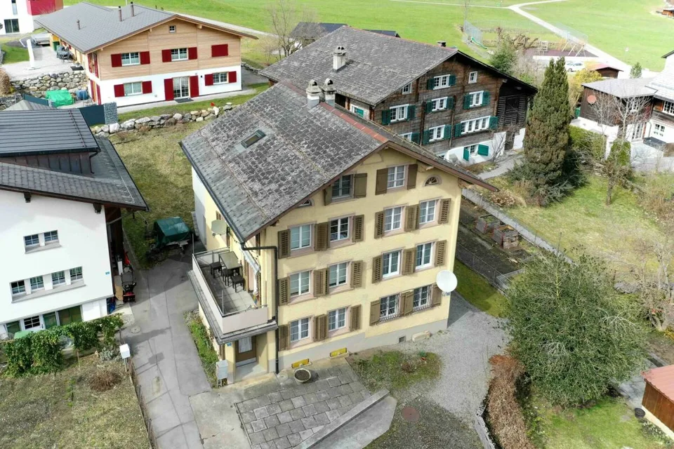 6.5-Zimmer Doppel-Einfamilienhaus in Nidfurn GL