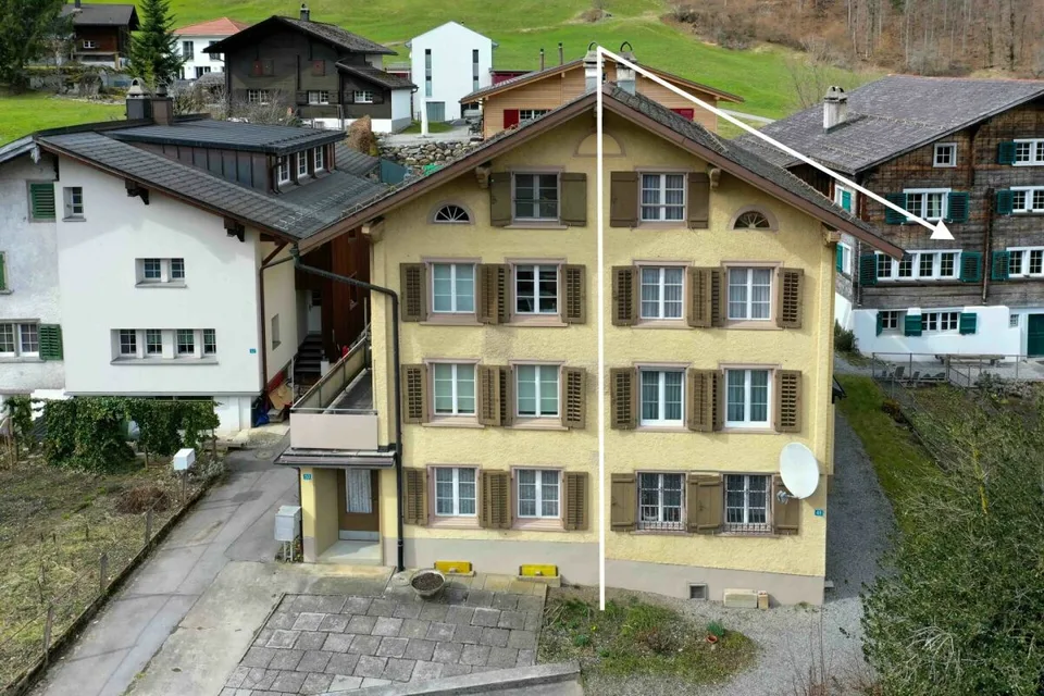 6.5-Zimmer Doppel-Einfamilienhaus in Nidfurn GL