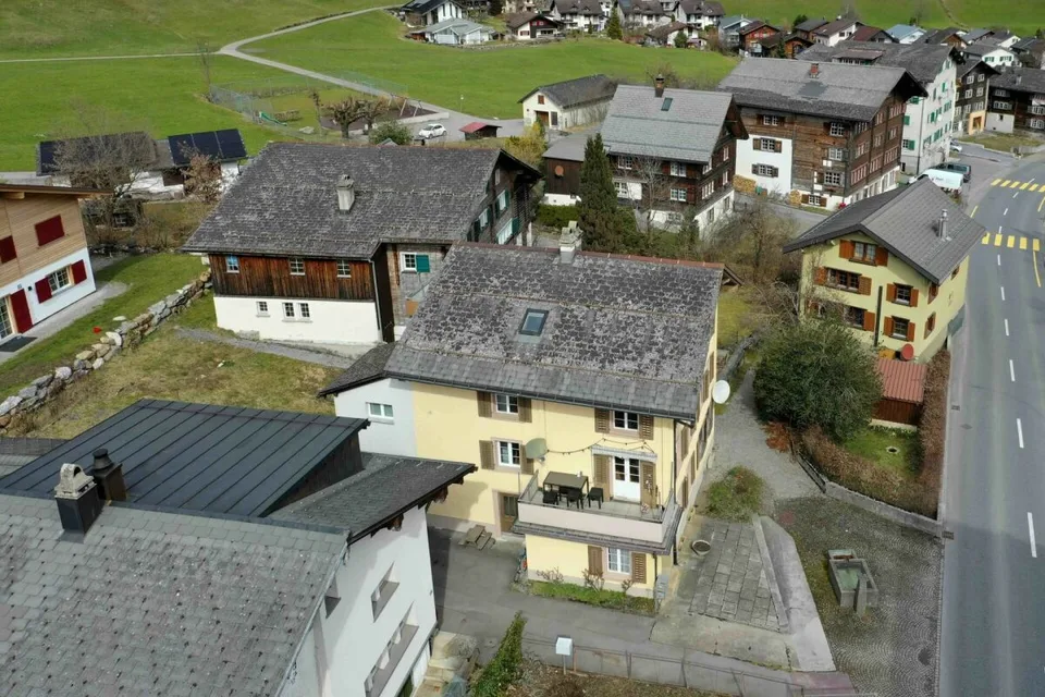 6.5-Zimmer Doppel-Einfamilienhaus in Nidfurn GL