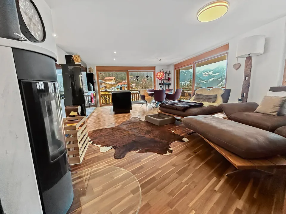 Appartement 4,5 pièces (2022) avec balcon tout autour et vue sur les montagnes à Kiental