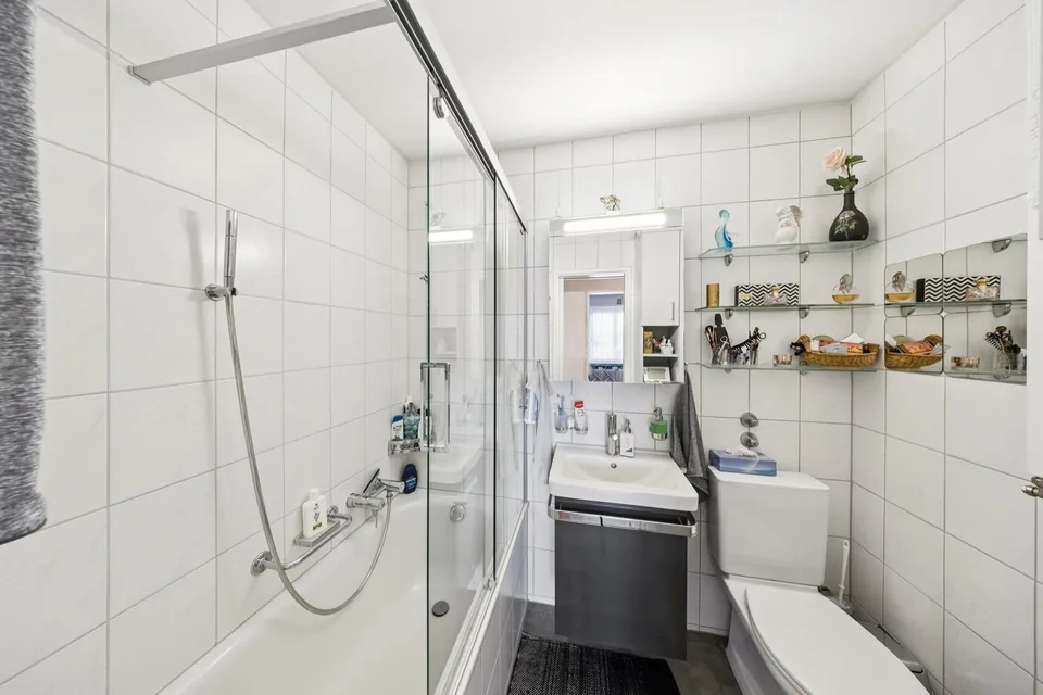 Appartamento attraente di 4 locali con balcone a sud e accesso diretto al giardino a Münchenbuchsee