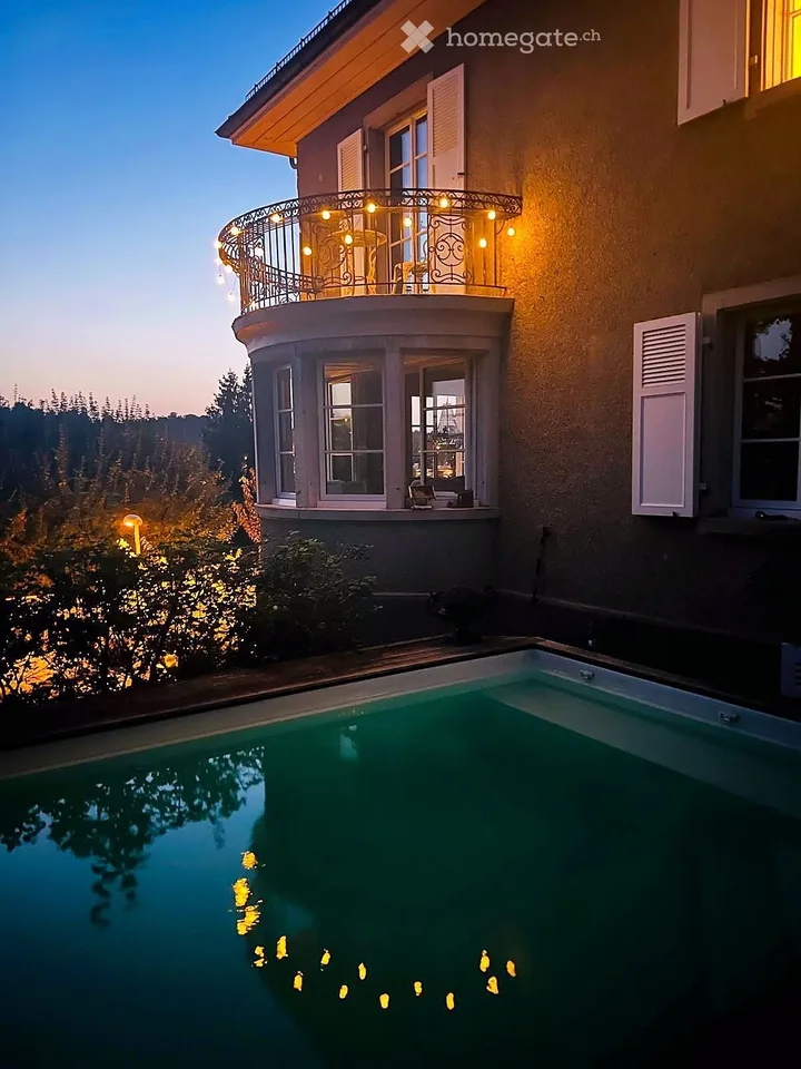 Exclusive 8.5-room villa with pool in Bottmingen at top location