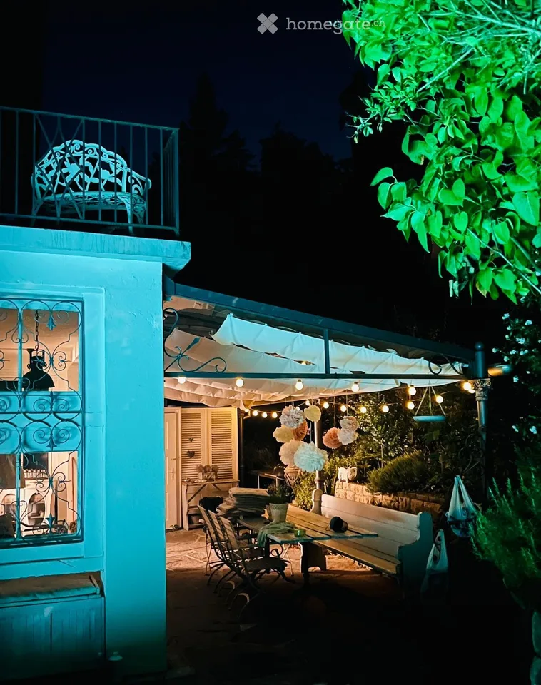 Exclusive 8.5-room villa with pool in Bottmingen at top location