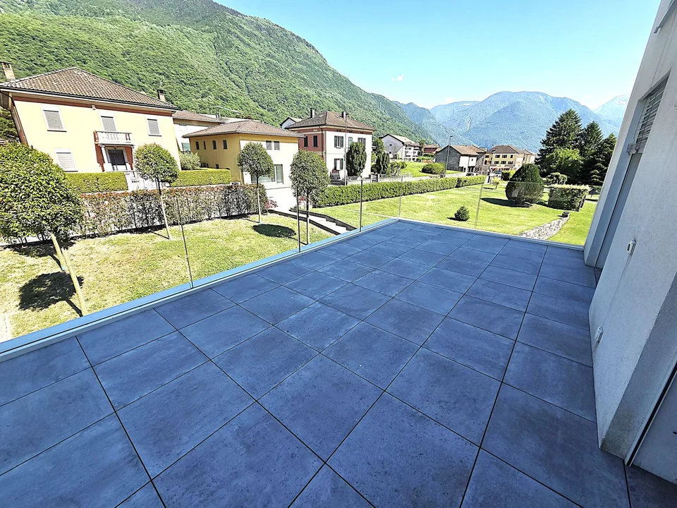 Moderno appartamento di 3.5 Locali a Claro – Vista Panoramica e Accessibilità Totale