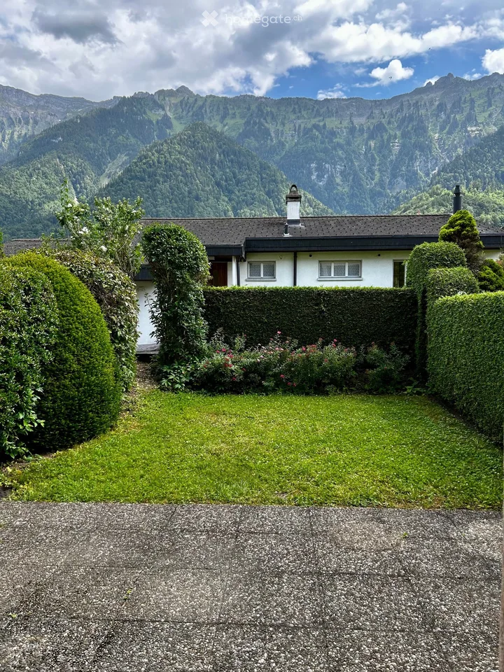 5.5-room row house in an attractive location in Bönigen