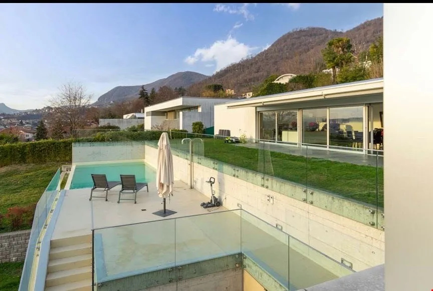 «Villa von Prestige, mit Salzwasserpool und offener Aussicht»