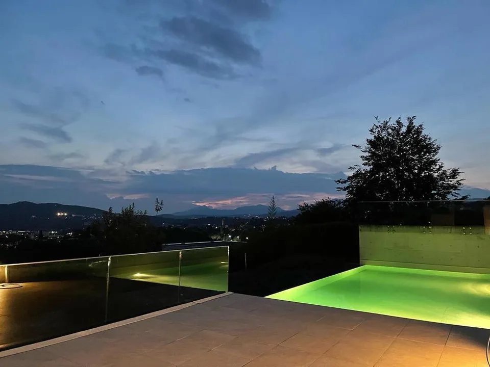 «Villa von Prestige, mit Salzwasserpool und offener Aussicht»