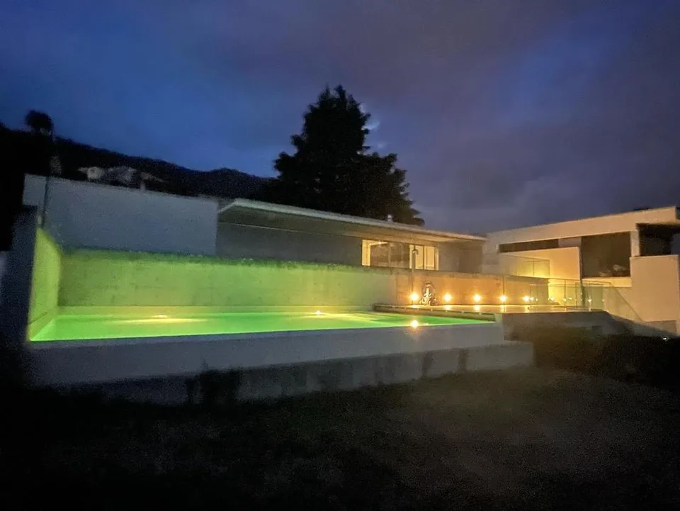 «Villa di prestigio, con piscina salata e vista aperta»