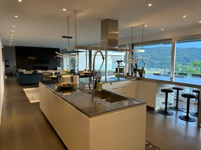 «Villa von Prestige, mit Salzwasserpool und offener Aussicht»