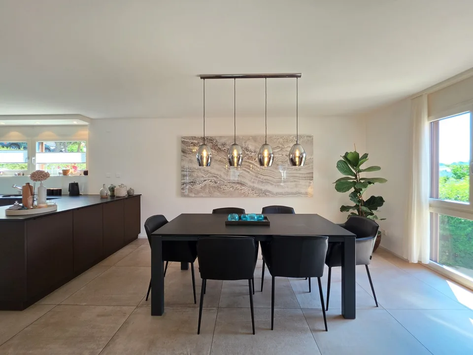 Einzelvilla mit 2 Wohnungen, komplett renoviert