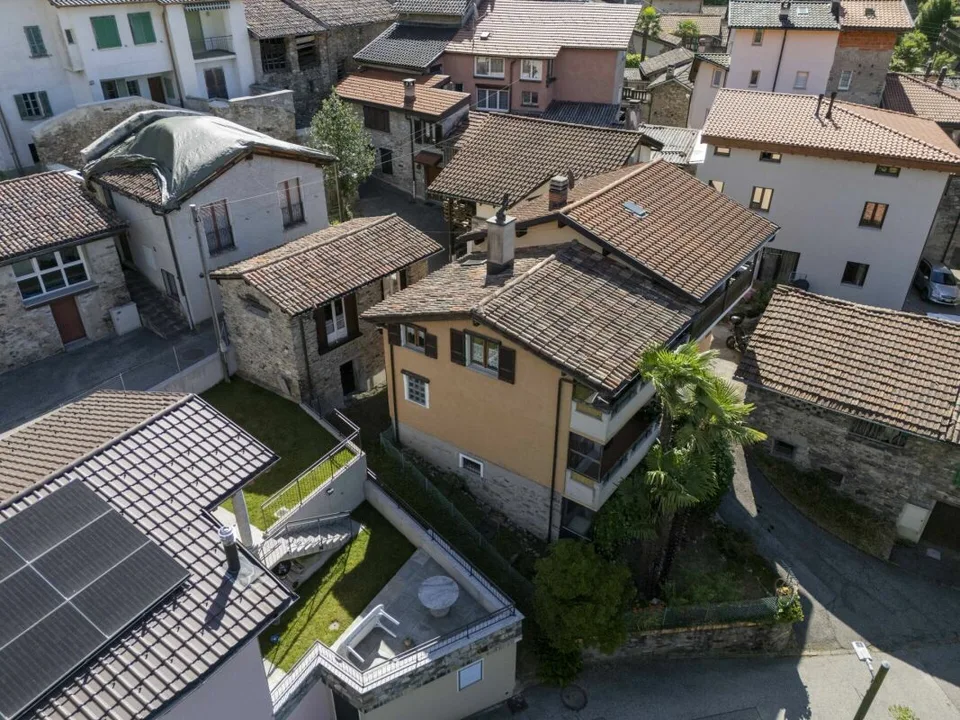 Vendiamo confortevole casa in stile rustico a Mugena