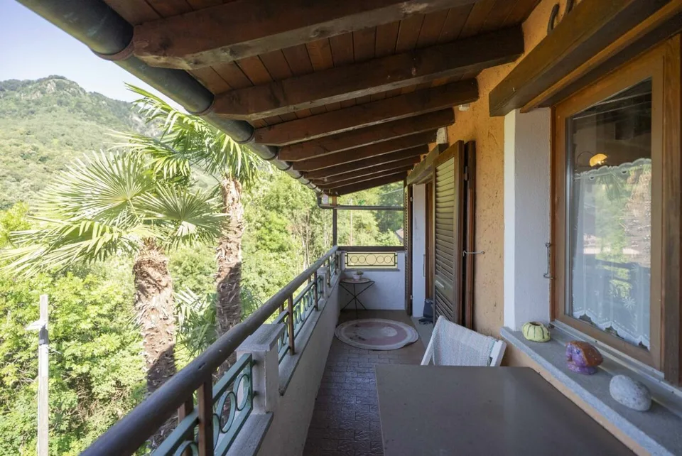 Vendiamo confortevole casa in stile rustico a Mugena