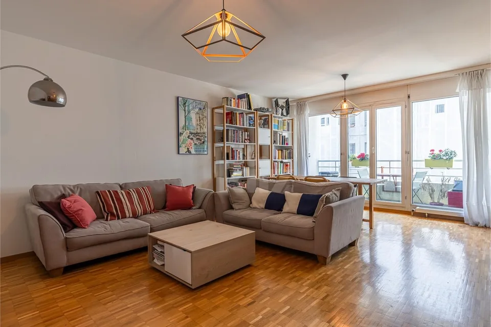 Bel appartement rénové avec balcon au centre de Genève