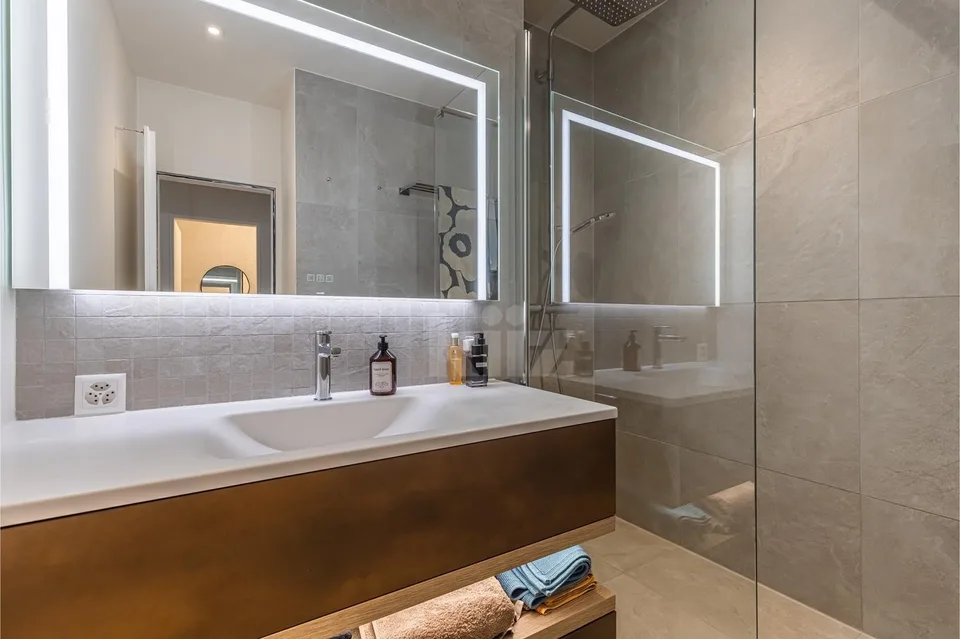 Schönes renoviertes Apartment mit Balkon im Zentrum von Genf – Foto 10 von 13