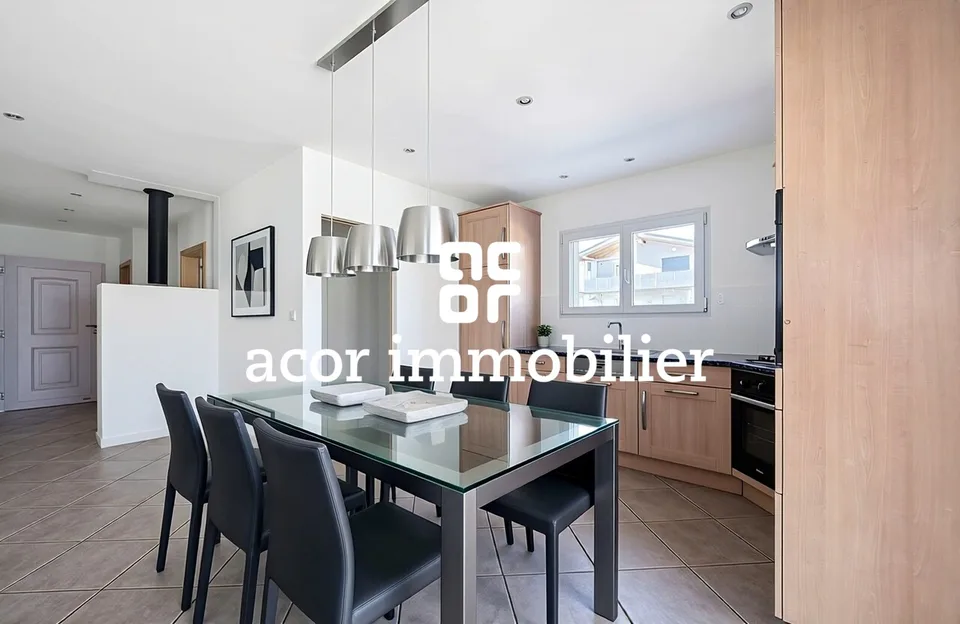 Volumes généreux et fort potentiel pour cette villa familiale lumineuse