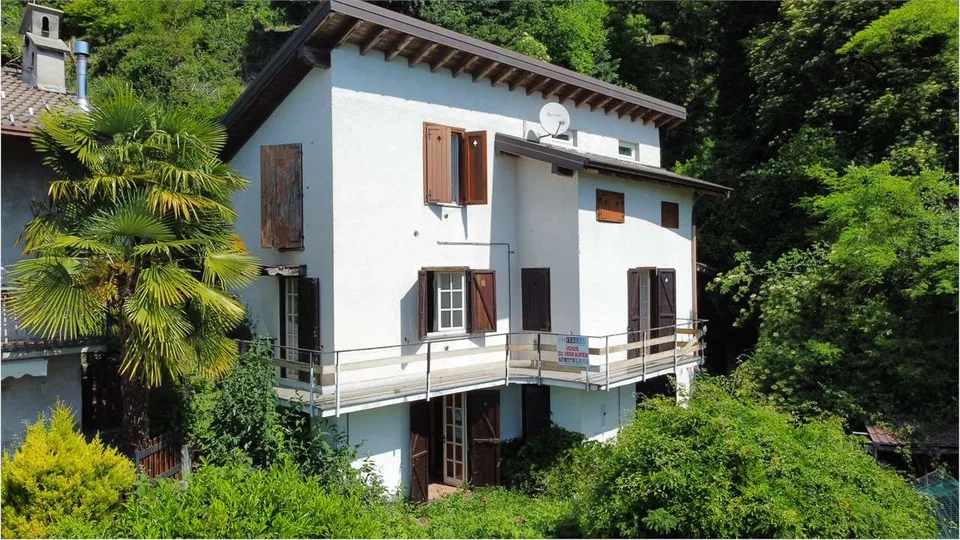 Casa indipendente da ammodernare in una posizione tranquilla e soleggi