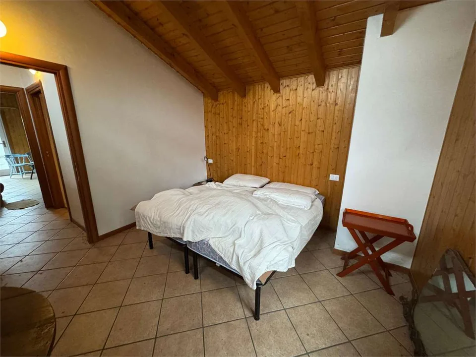 Unabhängiges Haus zur Renovierung in einer ruhigen und sonnigen Lage