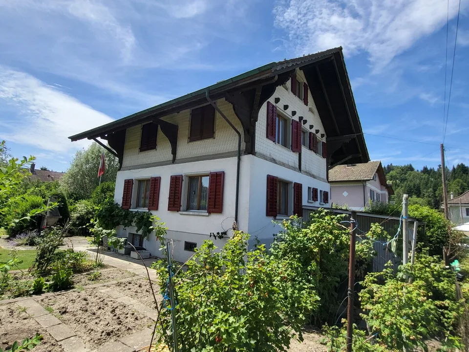 Charming single-family house with charm and potential