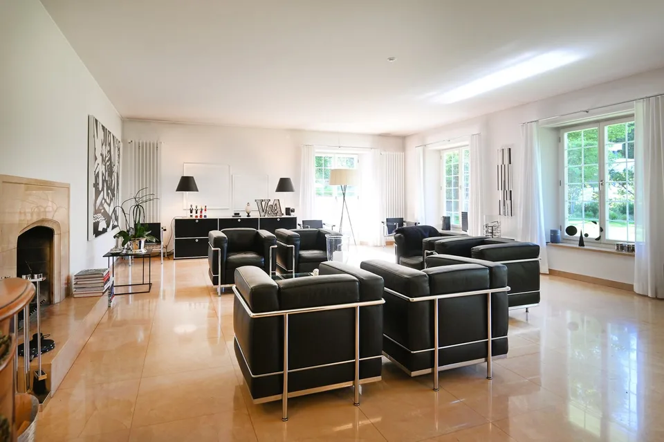 Außergewöhnliche 5-Zimmer-Villa in bester Lage in RIEHEN/BS