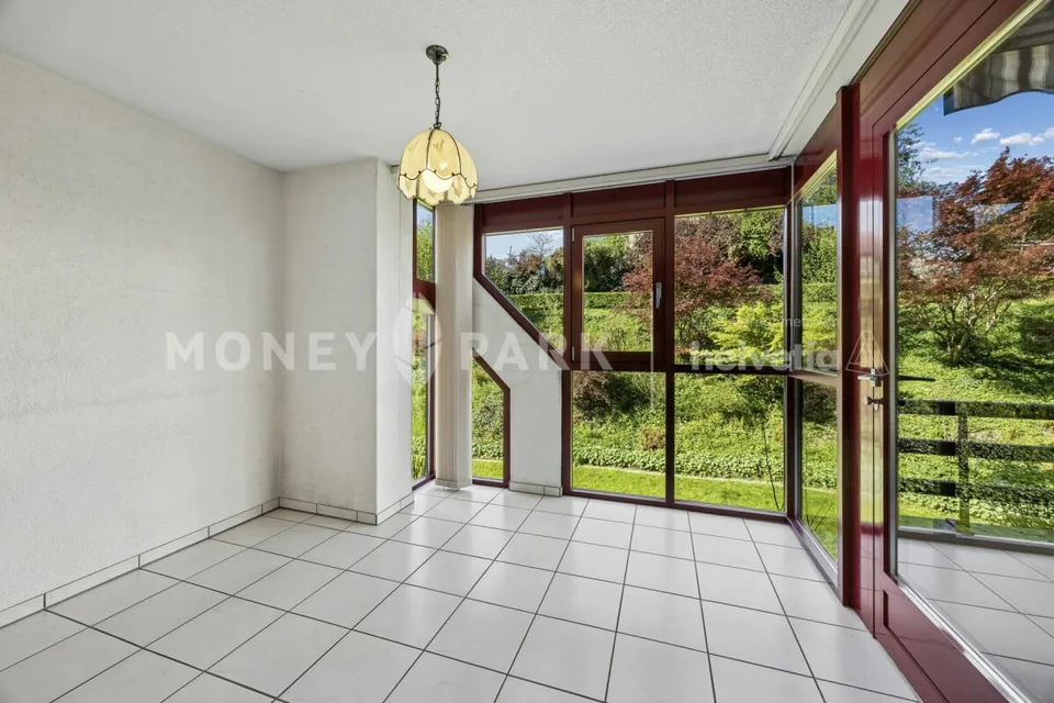 Appartamento attraente di 4,5 locali con serra e ampio balcone