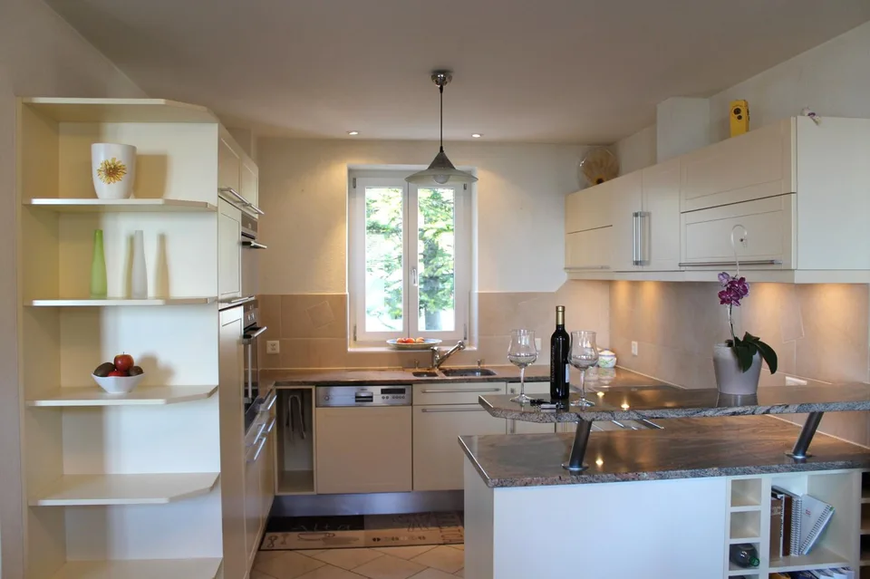 Charmanter Einfamilienbungalow mit 5.5 Zimmern und Seeblick