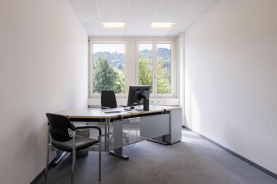 Sofort verfügbar: Attraktive Bürofläche zur Untermiete in Baar! – Foto 6 von 8