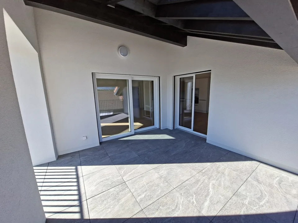 4.5 Zimmer Attikawohnung in Neyruz FR | UrbanHome