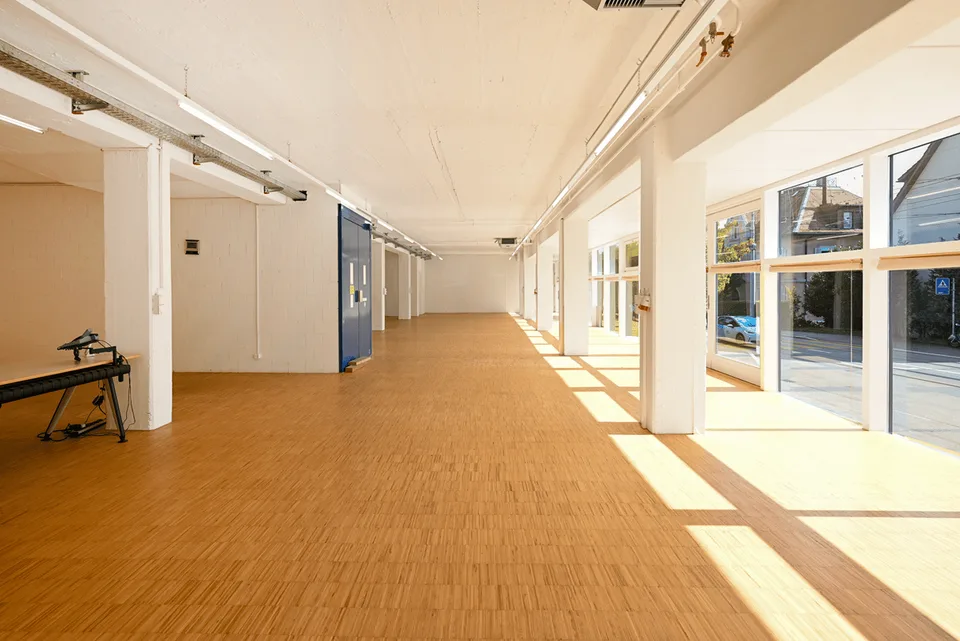 SHOWROOM- / BÜROFLÄCHE IM EG MIT POTENZIAL