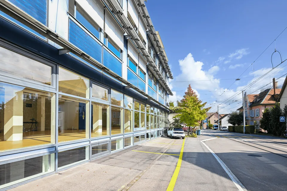 SHOWROOM / ESPACE DE BUREAU AU REZ-DE-CHAUSSEE AVEC POTENTIEL – photo 8 sur 8
