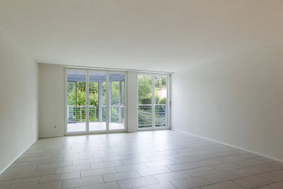 Appartement lumineux 3.5 pièces avec jardin d'hiver et espace de jardin à Gockhausen