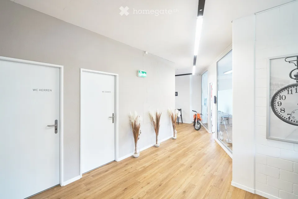 Spazi attrattivi per ufficio, studio o terapia da 26 m2 - Piano terra intero piano + area di stoccaggio 309 m2