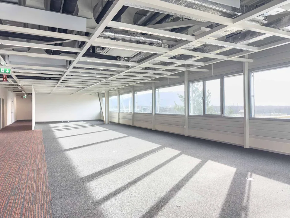 Vernier - Fläche von 903 m2 im Dachgeschoss - IKEA-Gebäude