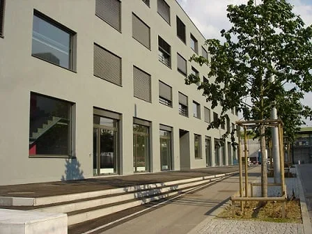 Einstellhallenparkplätze neben dem Westside Bern-Brünnen