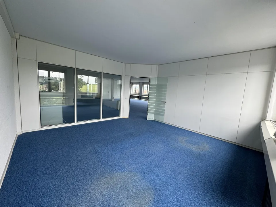 Geräumige Büro- und Gewerbefläche zu vermieten