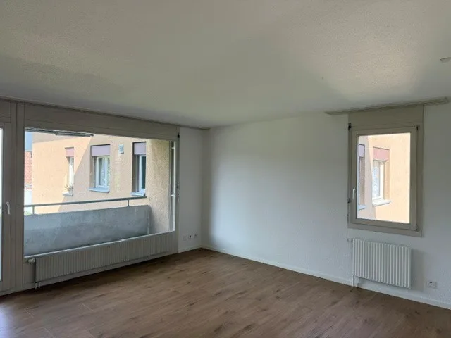 Appartamento luminoso di 3 locali con balcone a Zollbrück