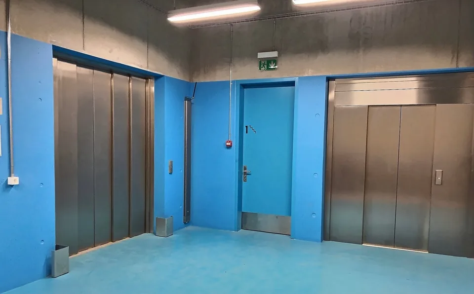 Opportunité exceptionnelle à Satigny  Surface polyvalente avec accès monte-charge