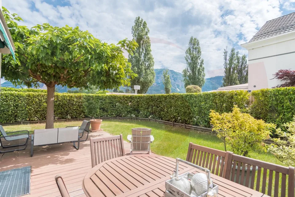Zu vermieten sehr schönes Reihenhaus, 10 Minuten von Carouge entfernt