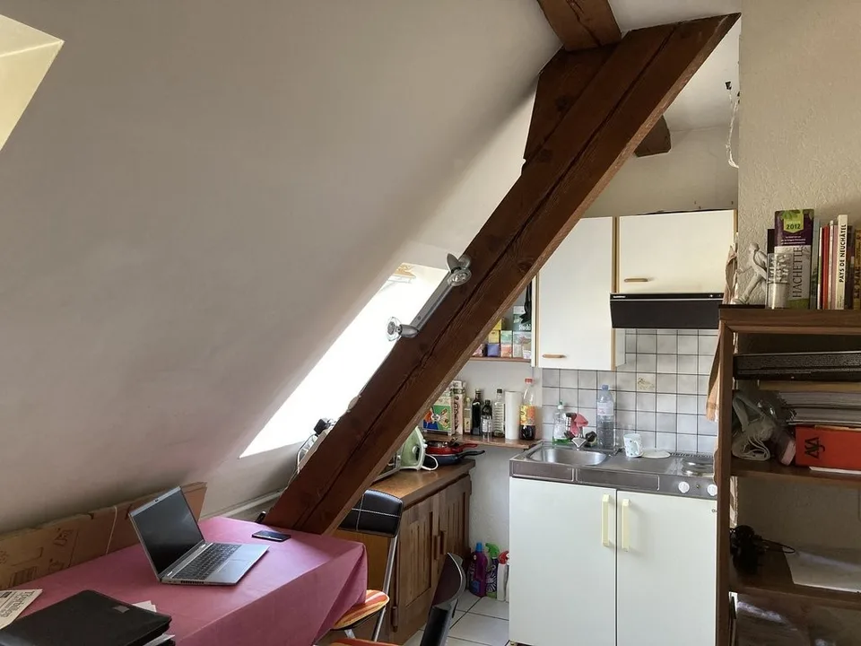 STUDIO MOBILIERT IN DER INNENSTADT