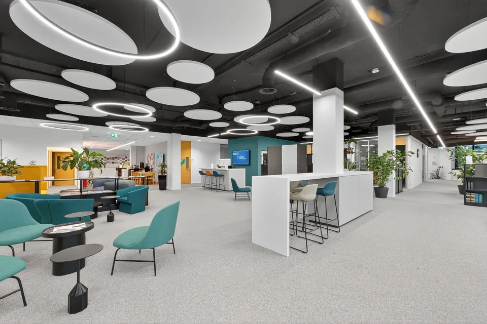 Spazio esclusivo di 800 m² per uffici a Kriens – pronto per l'occupazione 2026