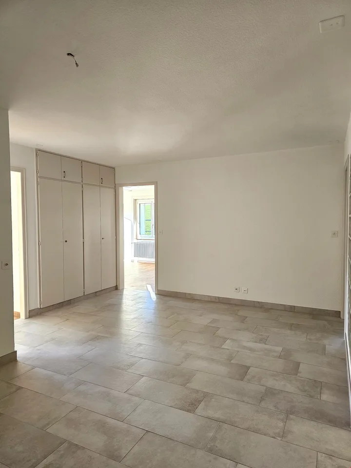 Appartamento ristrutturato di 4,5 locali con balcone, in mezzo alla natura