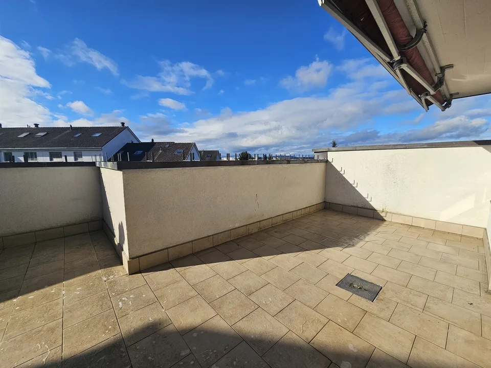 Charmante 2.5-Zimmer-Dachwohnung mit großer Terrasse