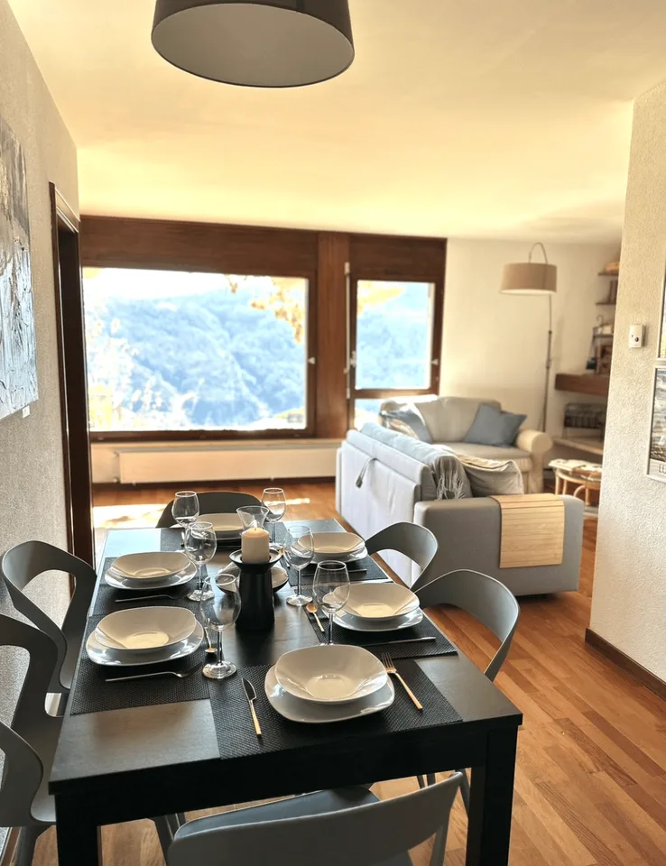 Schönes 3.5-Zimmer-Apartment mit Panoramablick, Garten und Pool in Agra