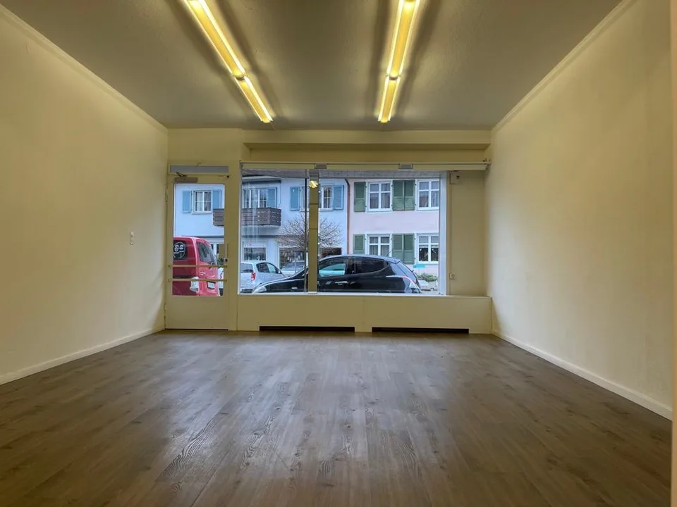 Ladenlokal mit Schaufensterfront