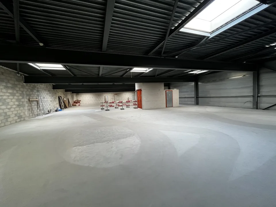 Superficie laboratorio/magazzino di 655 m2, divisibile da 150 m2