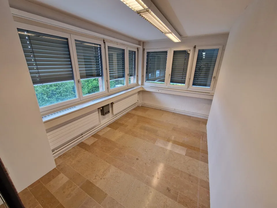 Locale commerciale di 130m2 nella zona industriale di Delémont – foto 6 di 8