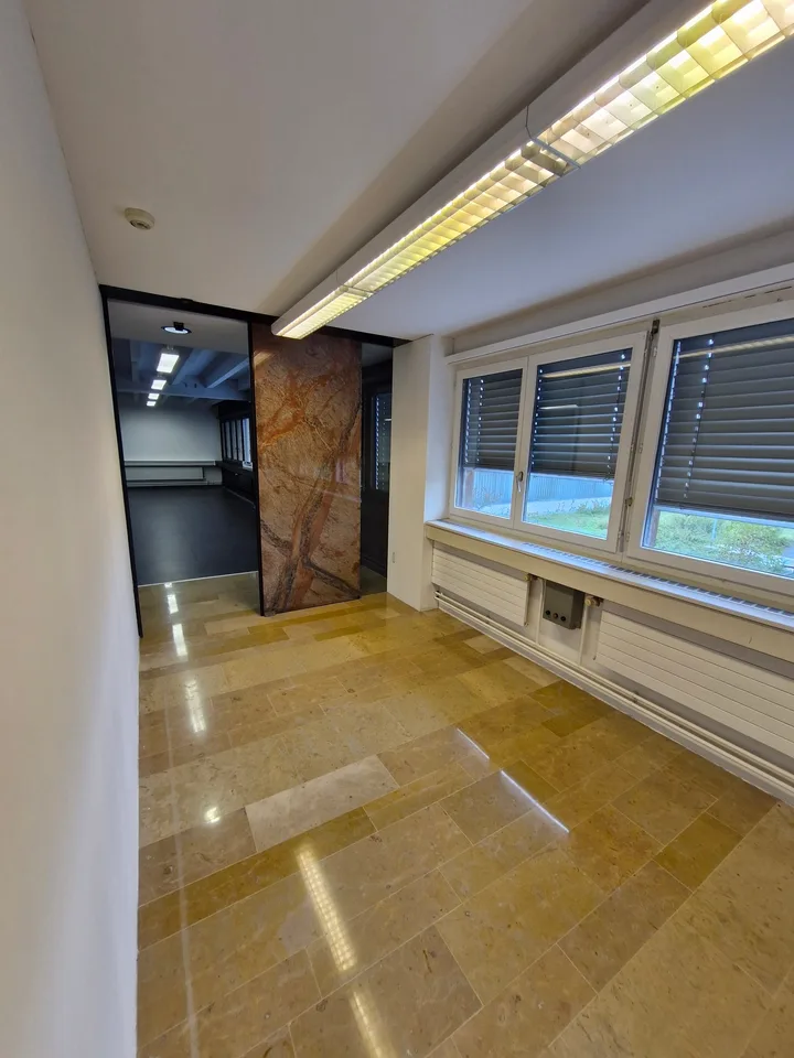 Locale commerciale di 130m2 nella zona industriale di Delémont – foto 7 di 8