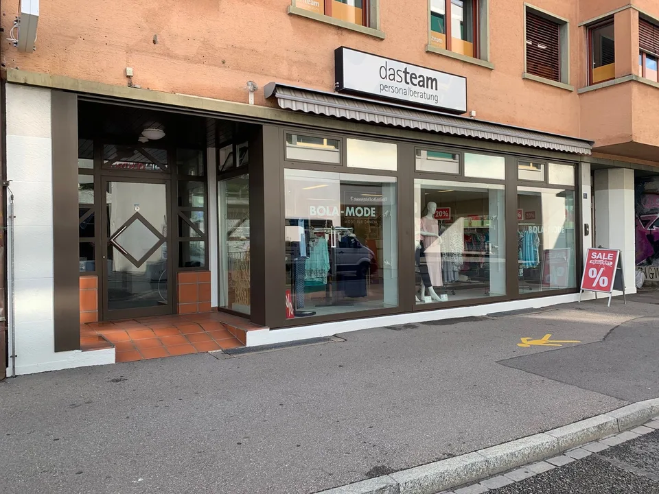 Locale commerciale su 2 piani in posizione centrale