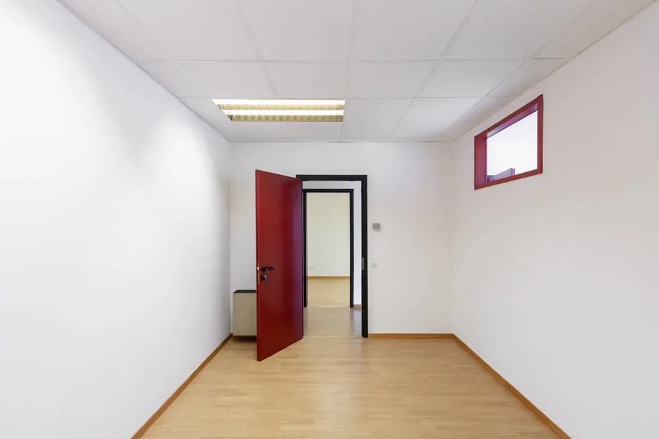 LUGANO NORD/BIOGGIO - AFFITTASI LUMINOSO UFFICIO DI 140 MQ (rif. 003)
