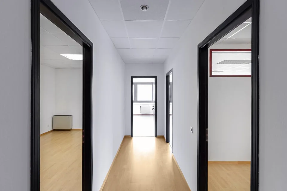 LUGANO NORD/BIOGGIO - AFFITTASI LUMINOSO UFFICIO DI 140 MQ (rif. 003)